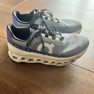 Women’s On
Cloudmonster 2 Running Shoe - Women's size 9 in mist blue/gray
